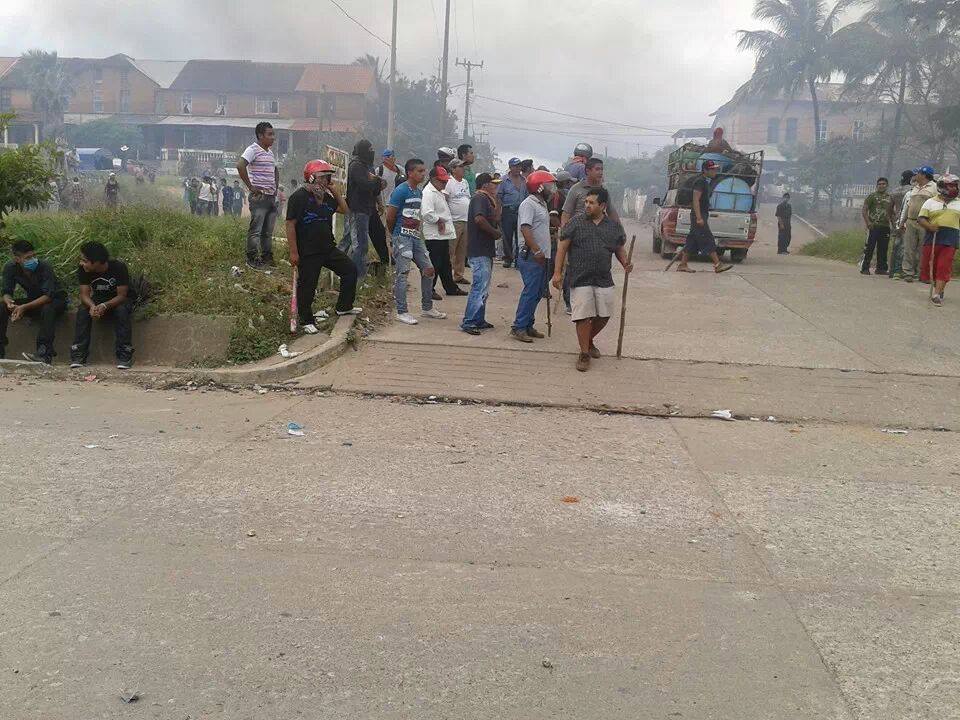 Enfrentamiento entre taxistas y mototaxistas en Matías Romero