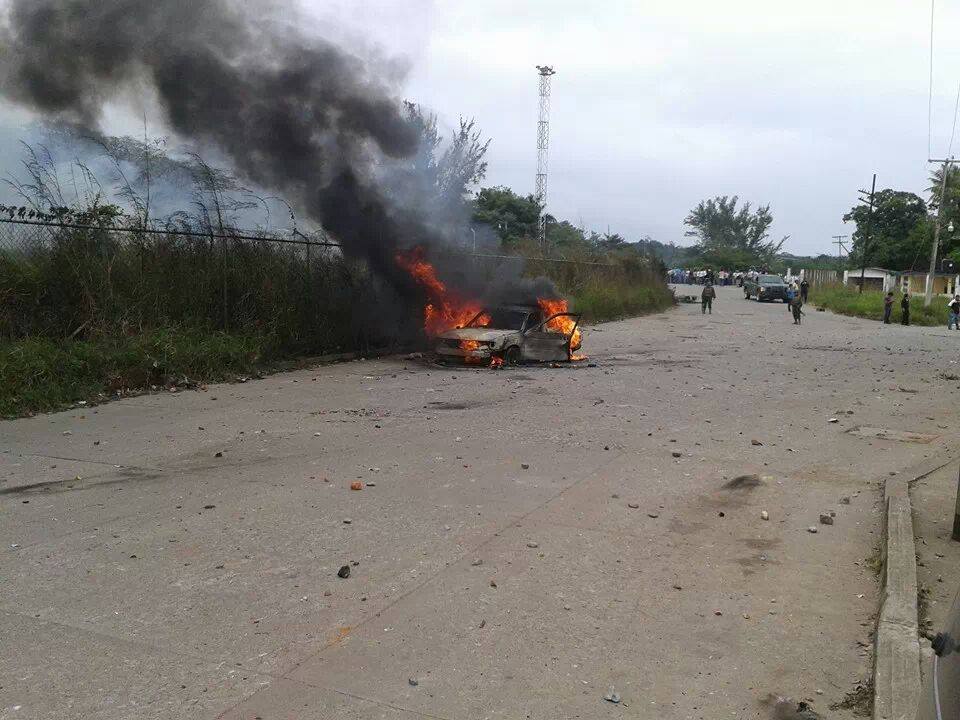 Enfrentamiento entre taxistas y mototaxistas en Matías Romero