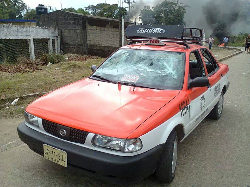 Enfrentamiento entre taxistas y mototaxistas en Matías Romero