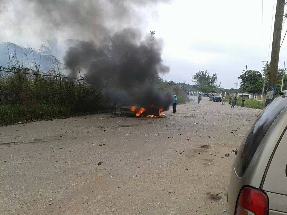 Enfrentamiento entre taxistas y mototaxistas en Matías Romero