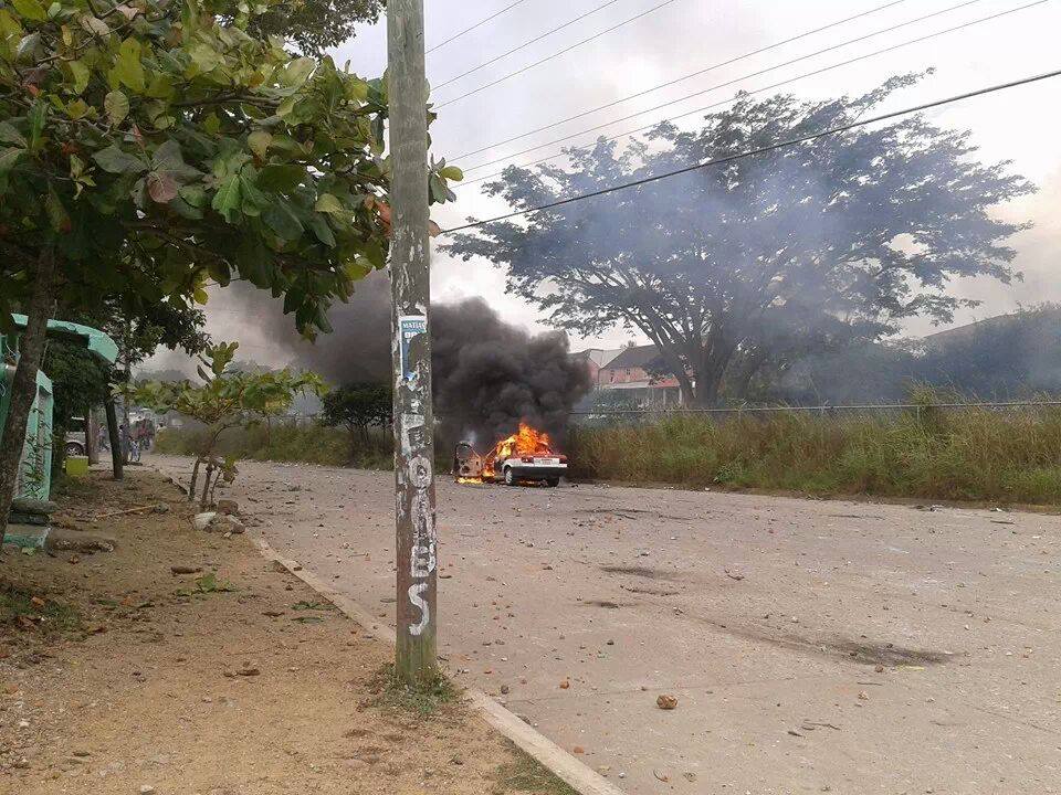 Enfrentamiento entre taxistas y mototaxistas en Matías Romero