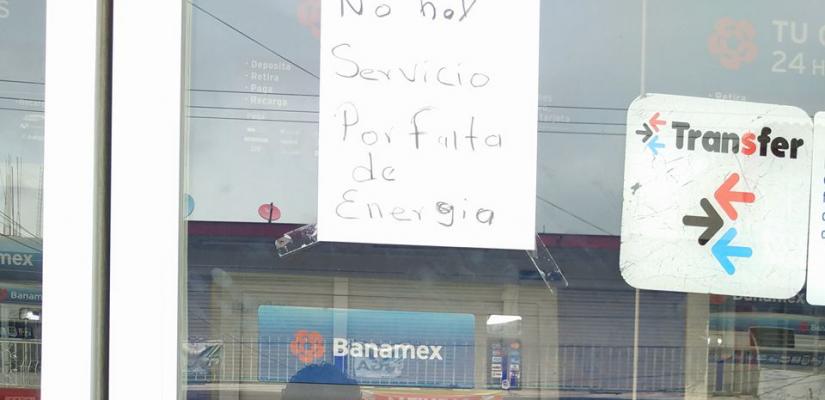 Se metieron a robar al Banamex, ladronzuelos no pudieron llevarse nada de dinero.